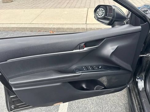 Used 2018 Toyota Camry SE w/ Moonroof Package FWD image 10