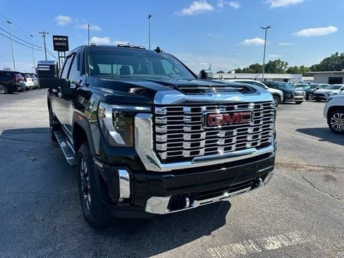Used 2025 GMC Sierra 2500 Denali w/ Denali Reserve Package AWD/4WD image 4