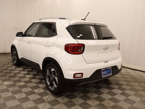 Used 2026 Hyundai Venue SEL FWD image 4