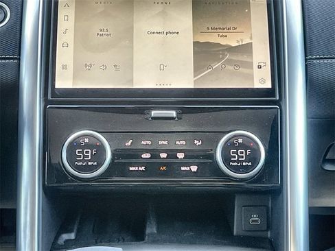 Certified 2024 Land Rover Discovery Dynamic SE image 27