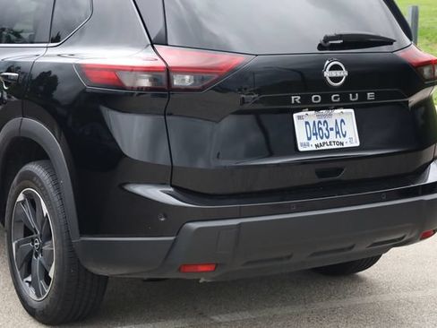 Certified 2025 Nissan Rogue SV FWD image 8