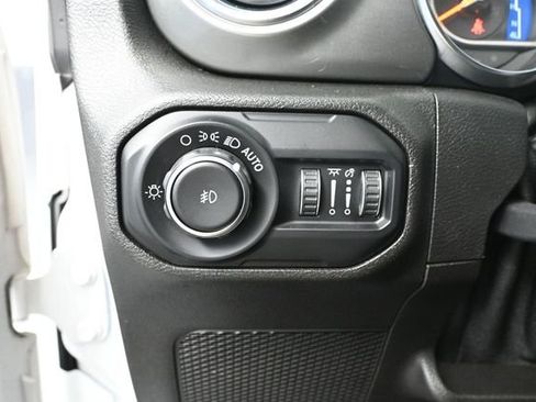 Used 2019 Jeep Wrangler Unlimited Sahara AWD/4WD image 31