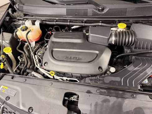 Used 2023 Chrysler Pacifica Limited FWD image 56