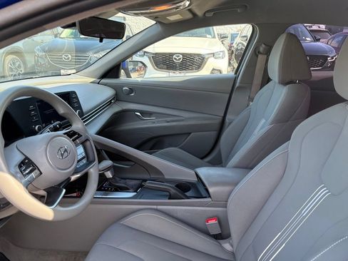 Used 2023 Hyundai Elantra SEL FWD image 12