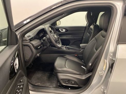 Used 2026 Jeep Compass Limited AWD/4WD image 8