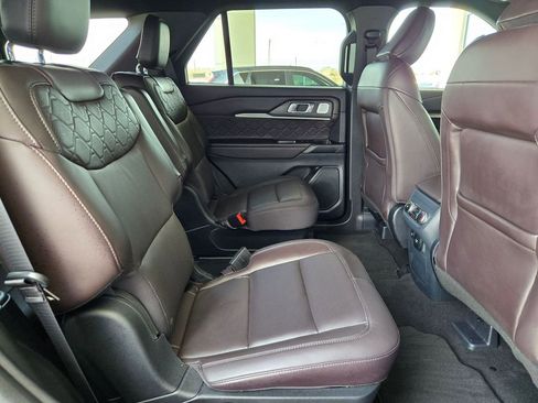 Used 2025 Ford Explorer Platinum w/ LUX Leather Package AWD/4WD image 26