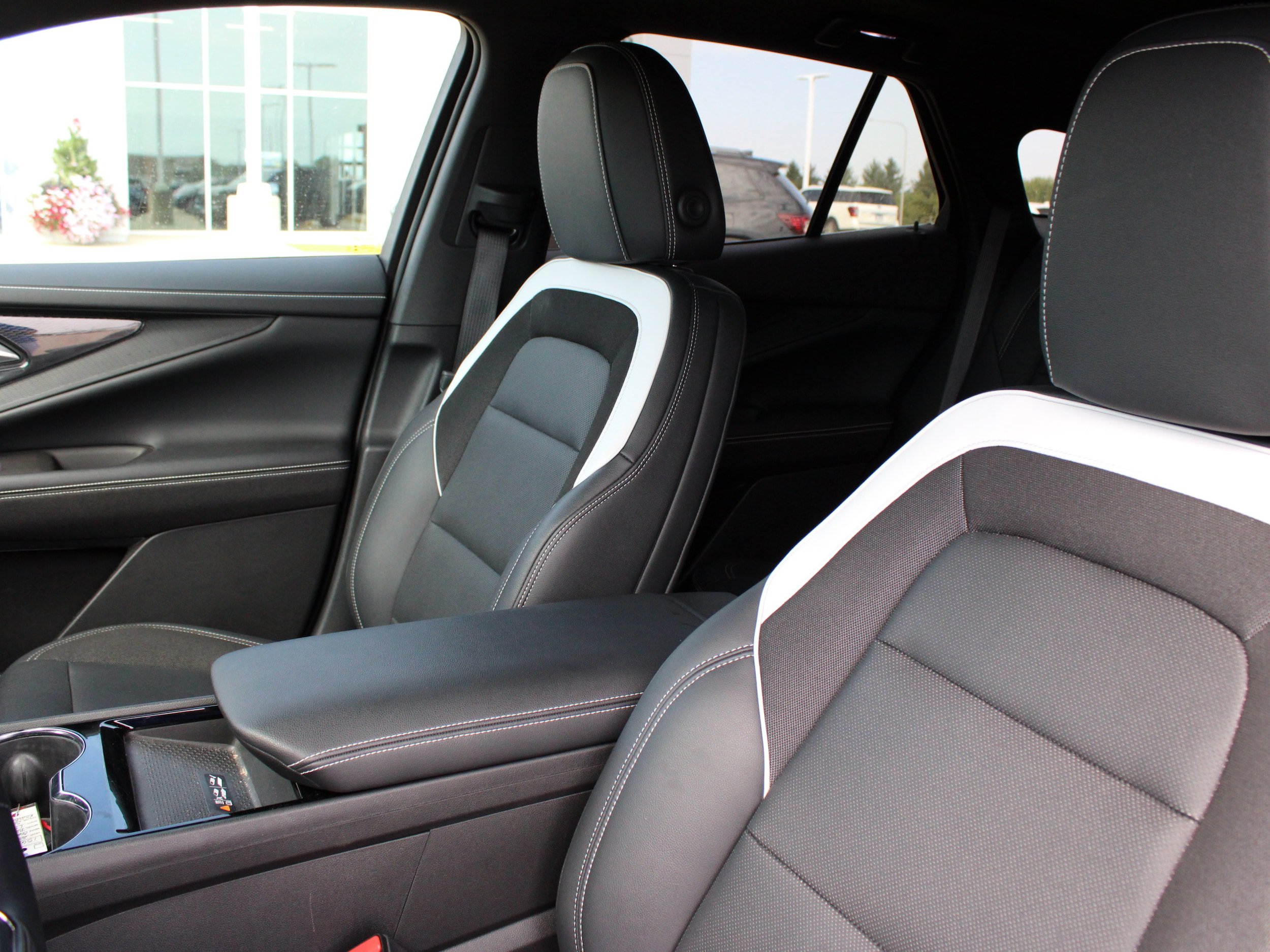 Used 2024 Chevrolet Blazer EV LT AWD/4WD image 16