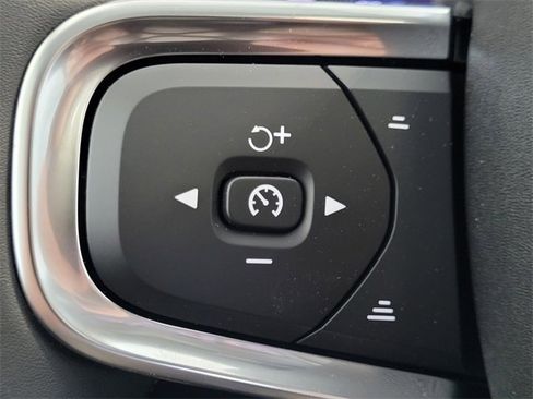 New 2026 Volvo XC40 B5 Core w/ Climate Package image 27