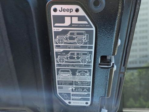 Used 2024 Jeep Wrangler Unlimited Rubicon AWD/4WD image 12