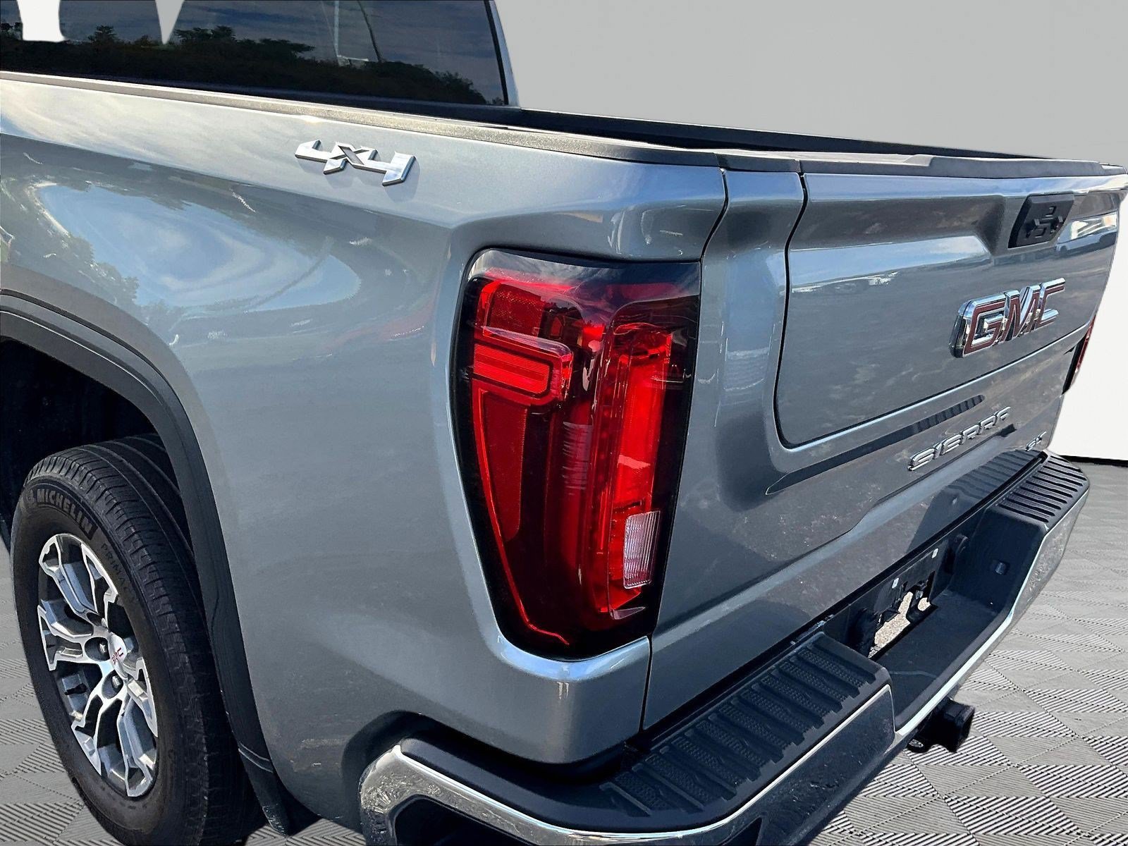 Used 2025 GMC Sierra 1500 SLT AWD/4WD image 24