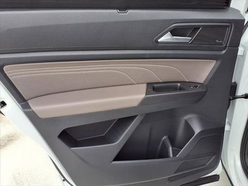 Used 2022 Volkswagen Atlas SEL Premium image 8