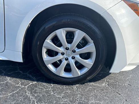 Used 2025 Toyota Corolla LE image 12