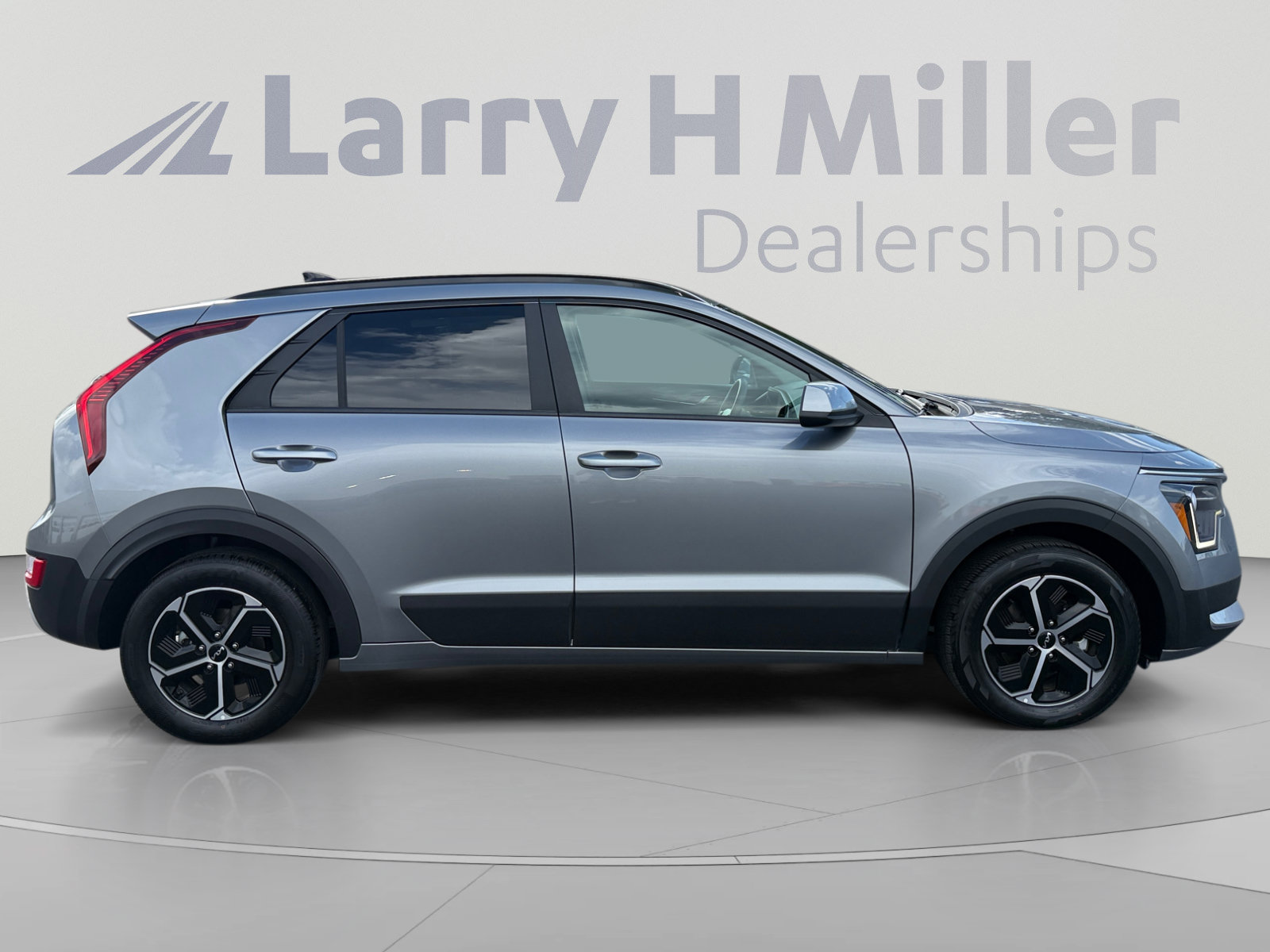 Used 2025 Kia Niro LX FWD image 6