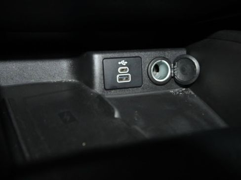 Used 2025 Ford Escape Platinum w/ Premium Technology Package image 17