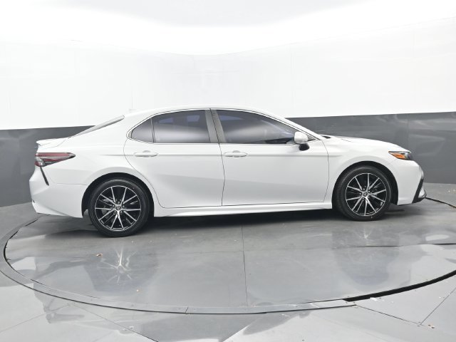 Used 2024 Toyota Camry SE FWD image 2