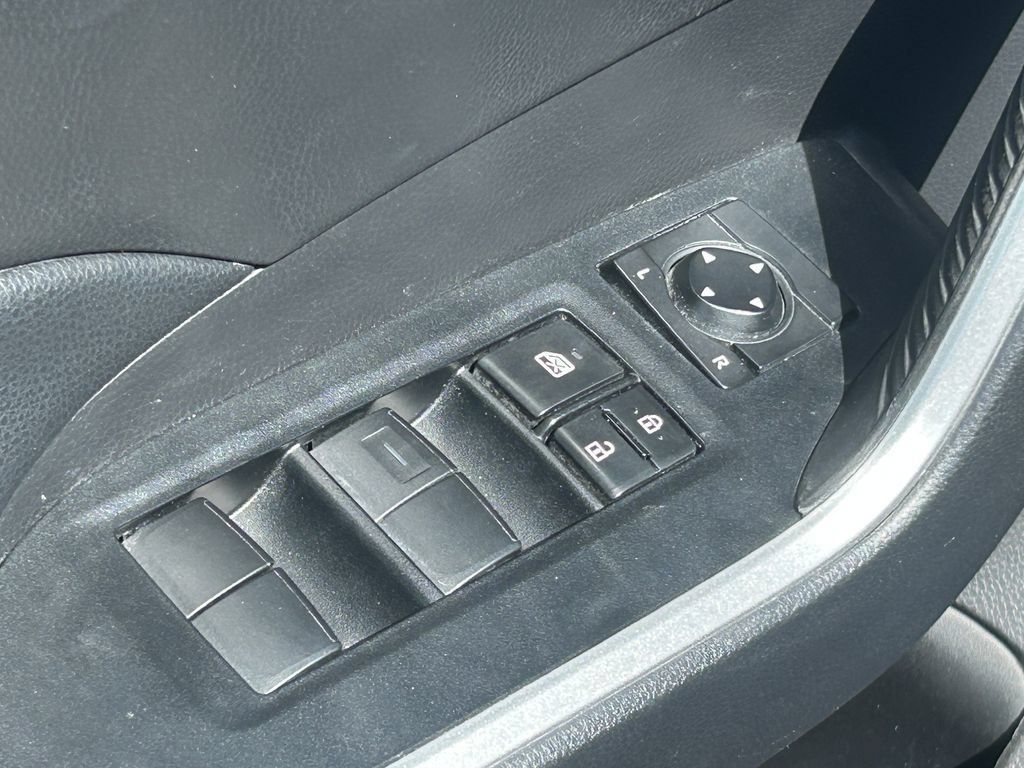 Used 2021 Toyota RAV4 XLE AWD/4WD image 27