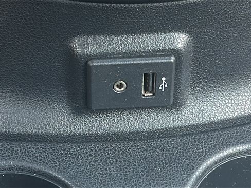 Used 2017 Nissan Versa SV FWD image 20