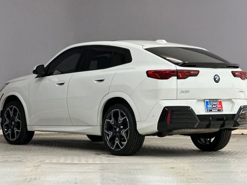 Certified 2025 BMW X2 xDrive28i w/ Technology Package image 3