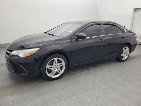 Used 2016 Toyota Camry LE image 2