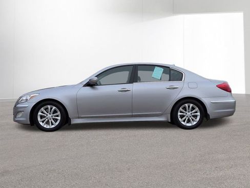 Used 2013 Hyundai Genesis 3.8 image 9