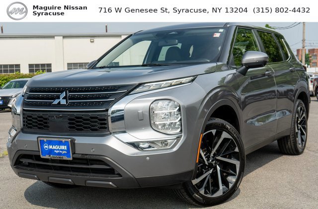 Used 2023 Mitsubishi Outlander SE AWD/4WD image 1
