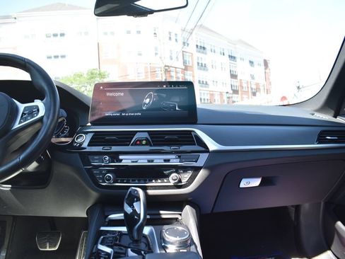 Used 2023 BMW 530e xDrive AWD/4WD image 29