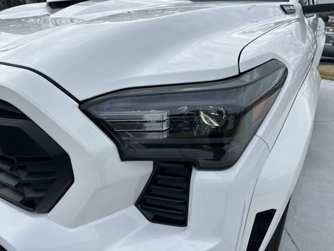 Certified 2025 Toyota Tacoma TRD Off-Road image 6