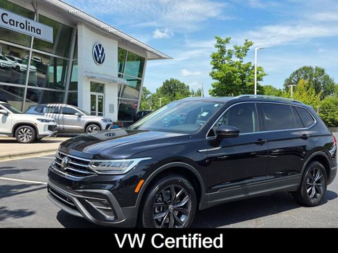 Certified 2023 Volkswagen Tiguan SE w/ Panoramic Sunroof Package FWD image 1