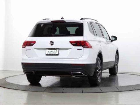 Used 2019 Volkswagen Tiguan SE w/ Panoramic Sunroof Package image 9