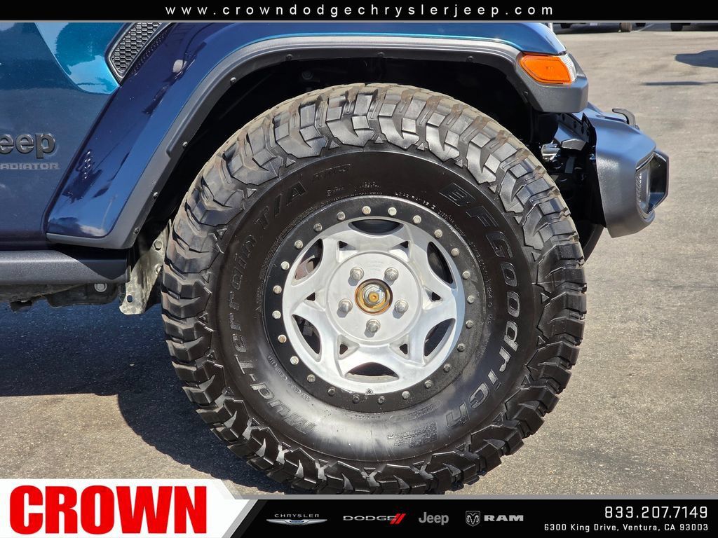 Used 2025 Jeep Gladiator Mojave AWD/4WD image 9