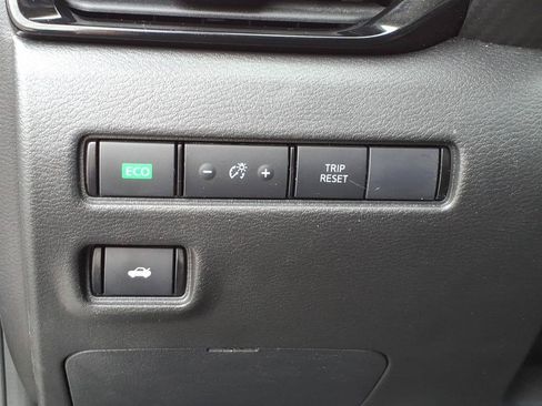 Used 2025 Nissan Sentra SV FWD image 5