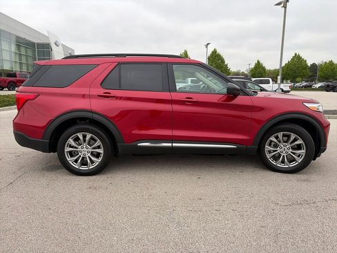 Used 2023 Ford Explorer XLT w/ Equipment Group 202A AWD/4WD image 9