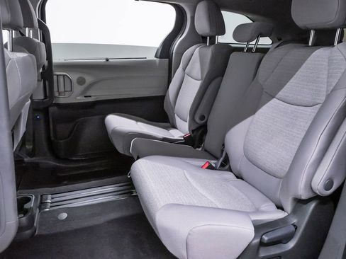Used 2023 Toyota Sienna LE image 10