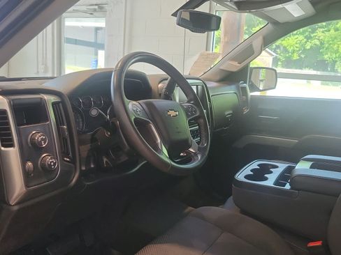 Used 2018 Chevrolet Silverado 1500 LT w/ LT Convenience Package AWD/4WD image 12
