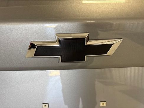 Used 2025 Chevrolet Trax RS w/ Sunroof Package FWD image 40