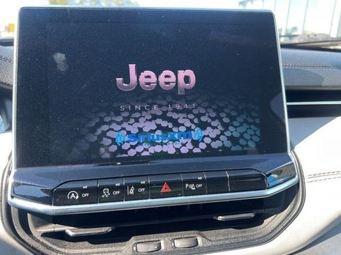 Used 2025 Jeep Compass Limited image 41