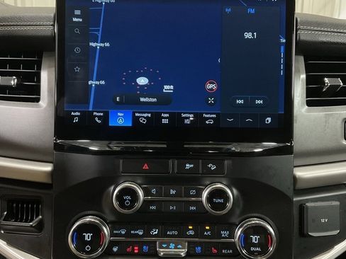 Used 2022 Ford Expedition XLT image 19