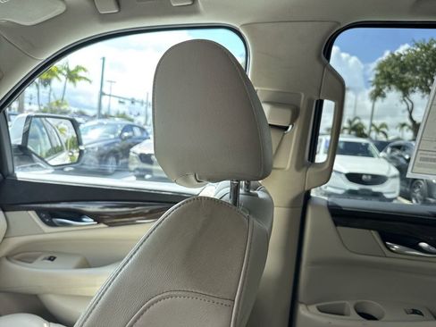 Used 2018 Cadillac Escalade Luxury AWD/4WD image 16