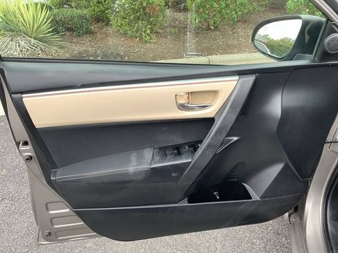Used 2014 Toyota Corolla LE FWD image 17