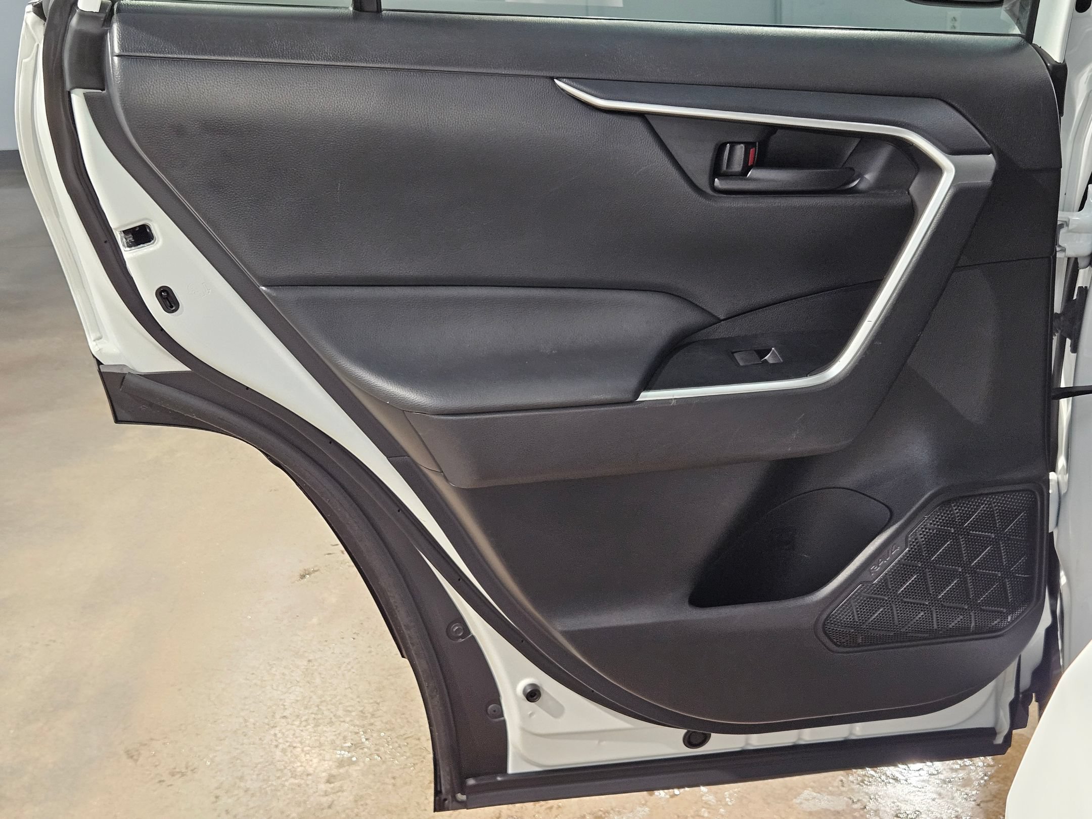 Used 2022 Toyota RAV4 LE AWD/4WD image 31