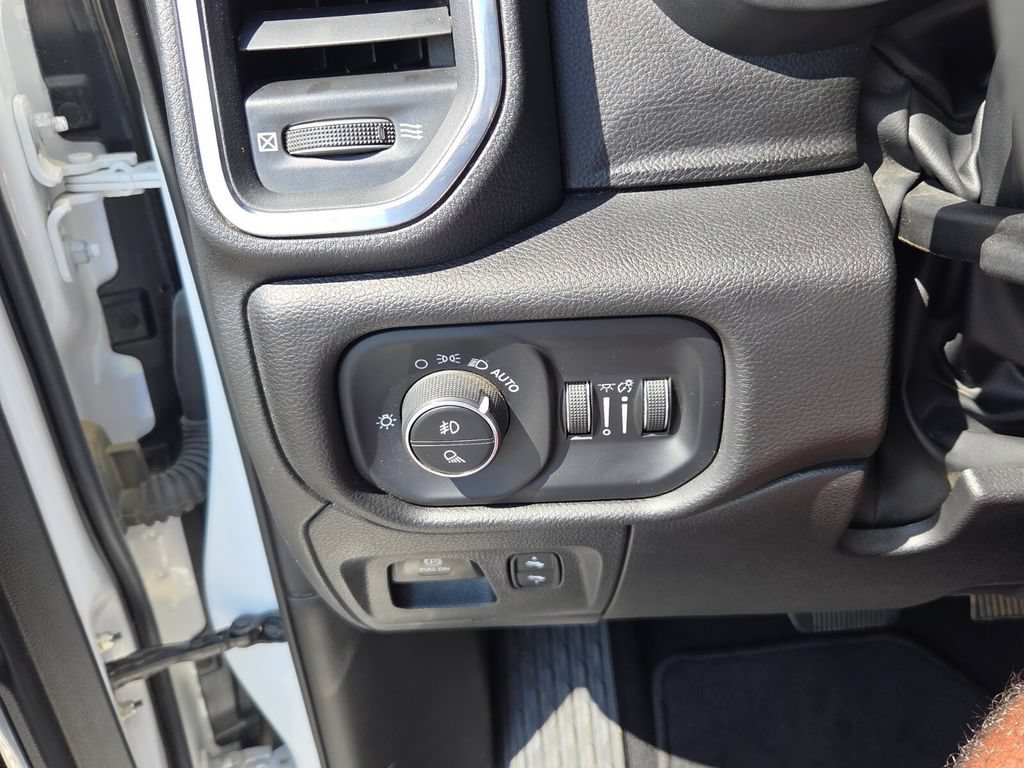 Used 2025 RAM 1500 Laramie AWD/4WD image 23
