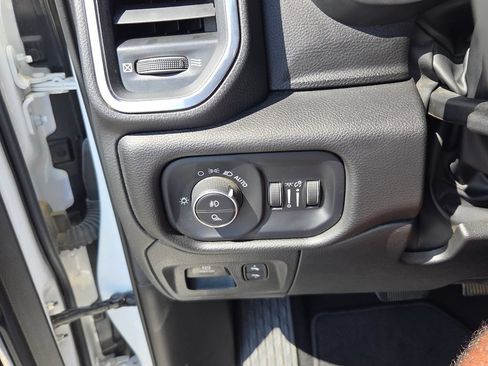 Used 2025 RAM 1500 Laramie AWD/4WD image 23