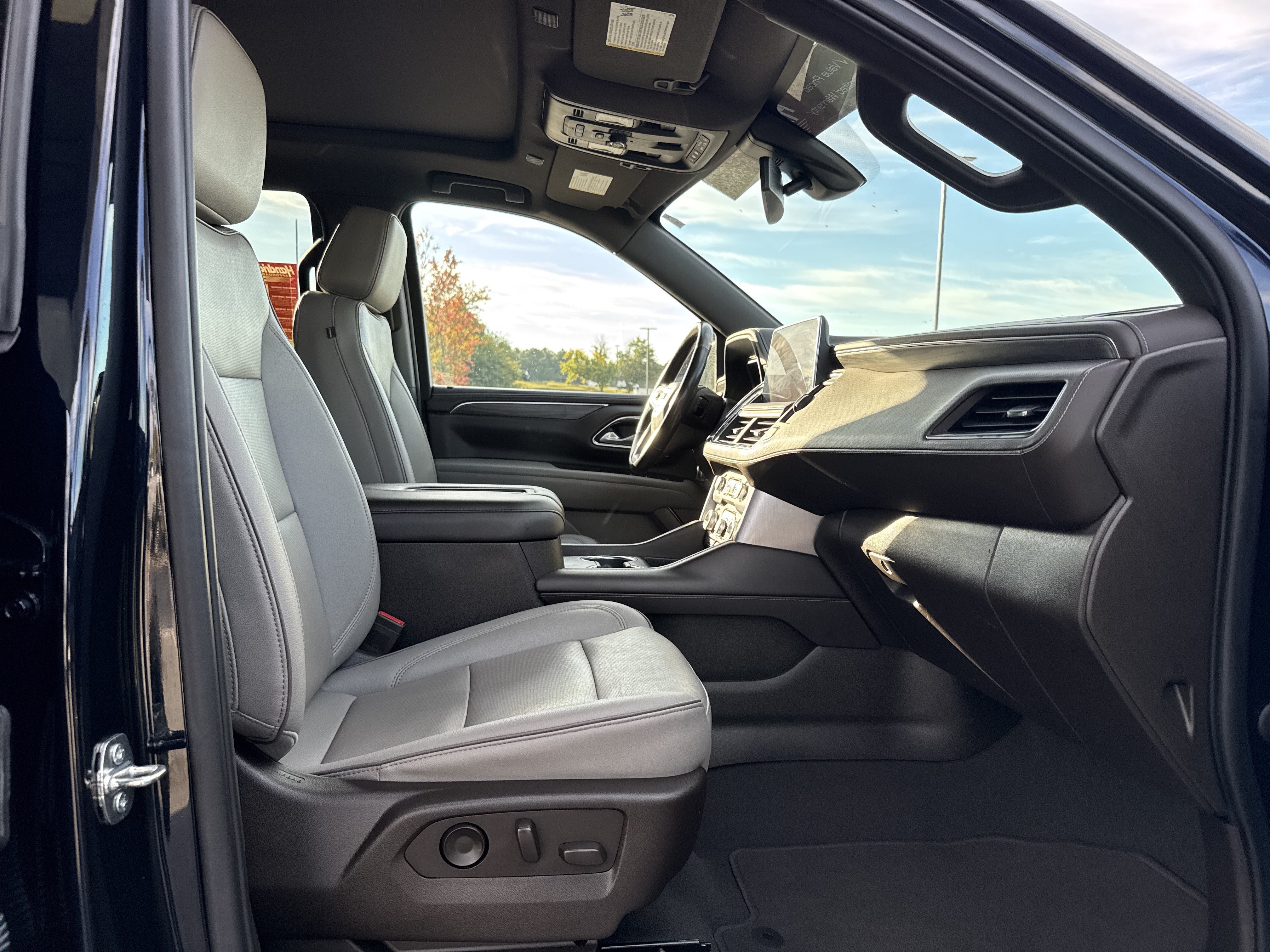 Used 2022 GMC Yukon SLT w/ SLT Premium Package AWD/4WD image 36