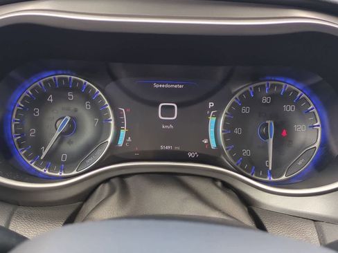 Used 2023 Chrysler Pacifica Touring-L FWD image 33