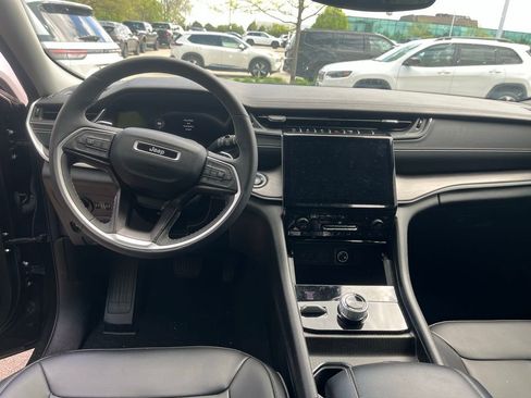 Used 2023 Jeep Grand Cherokee Limited AWD/4WD image 6