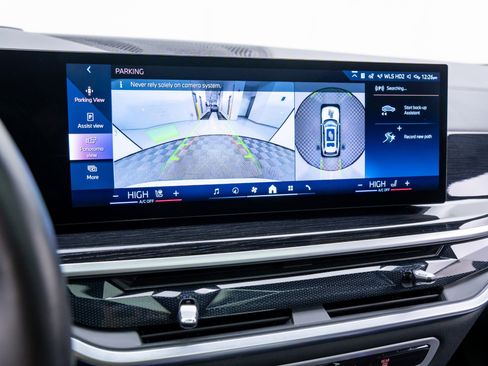 Used 2024 BMW X7 xDrive40i w/ M Sport Package image 25