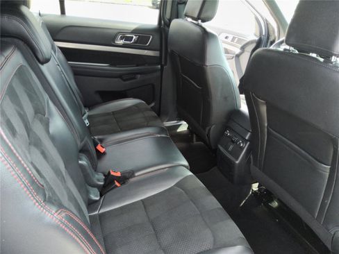 Used 2018 Ford Explorer XLT w/ Equipment Group 202A FWD image 24
