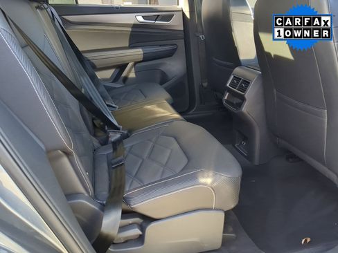 Used 2024 Volkswagen Atlas Cross Sport SE image 25