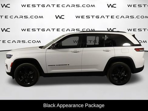 Used 2023 Jeep Grand Cherokee Limited w/ Black Appearance Package AWD/4WD image 5
