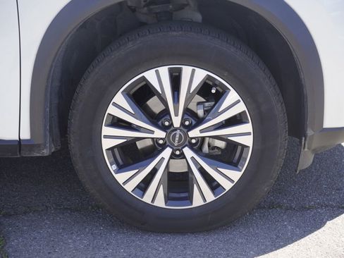 Used 2023 Nissan Rogue SV image 7